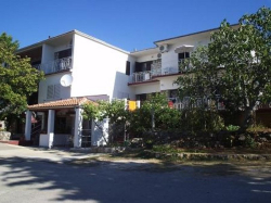 Apartamenty DADO Starigrad (Paklenica)